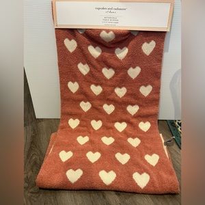 Cute Cupcakes and Cashmere Reversible Hearts Table Runner- NWT
